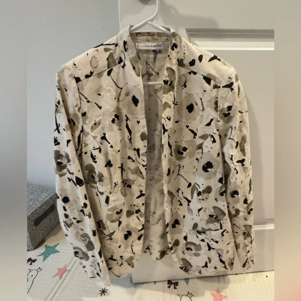Sag Harbor Women's Cream and Black Patterned Blazer